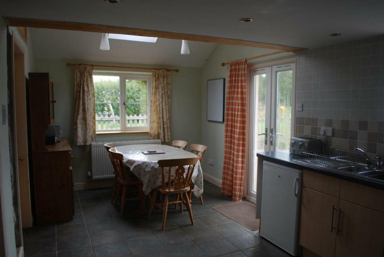 Ty Gylfinir Villa Llandegla Bagian luar foto