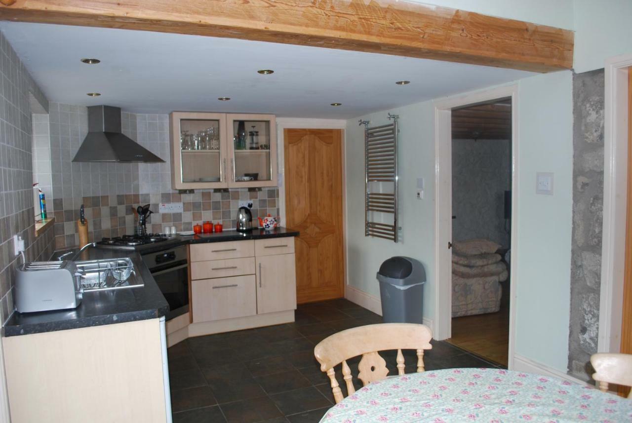 Ty Gylfinir Villa Llandegla Bagian luar foto