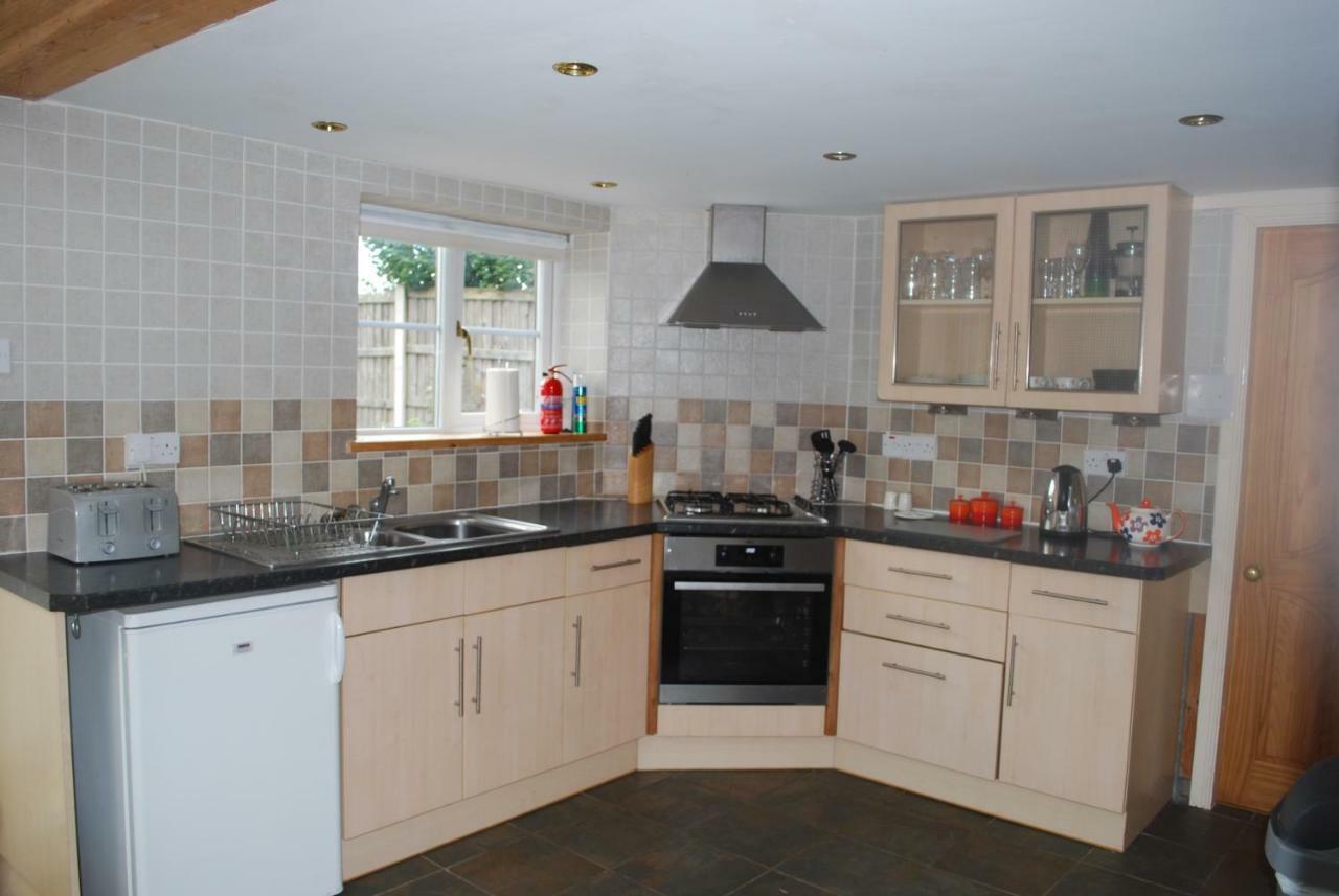 Ty Gylfinir Villa Llandegla Bagian luar foto
