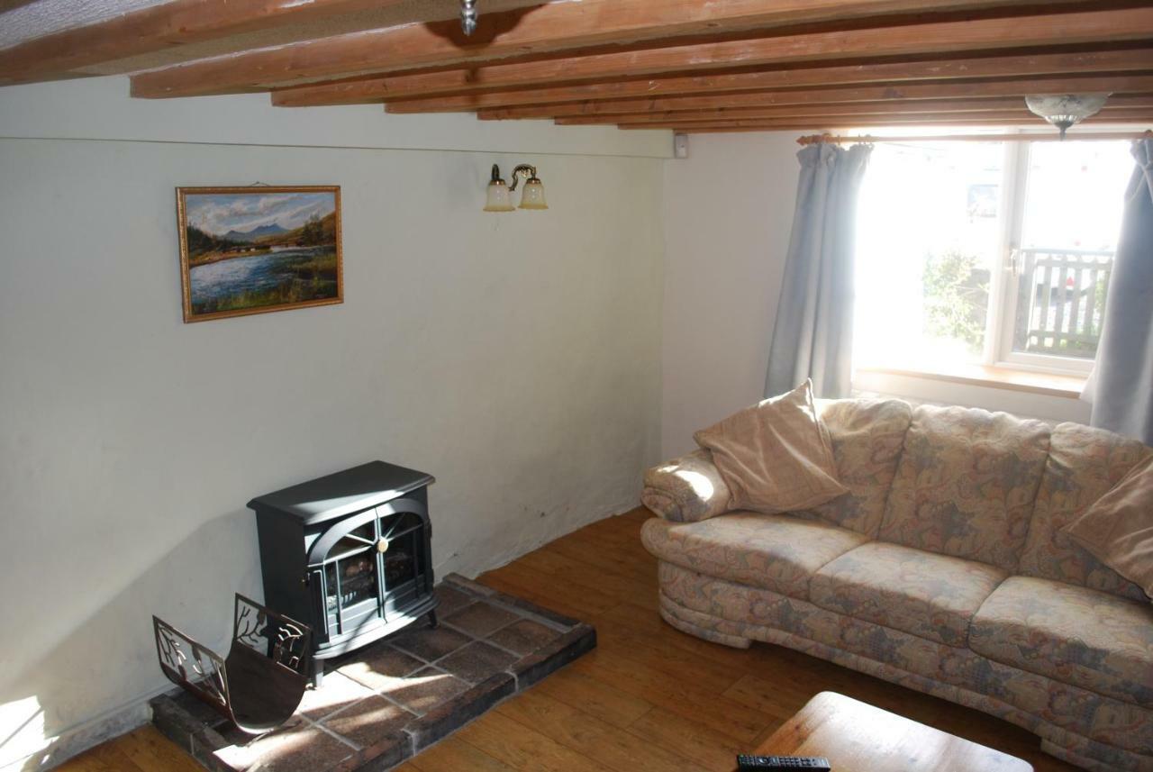 Ty Gylfinir Villa Llandegla Bagian luar foto